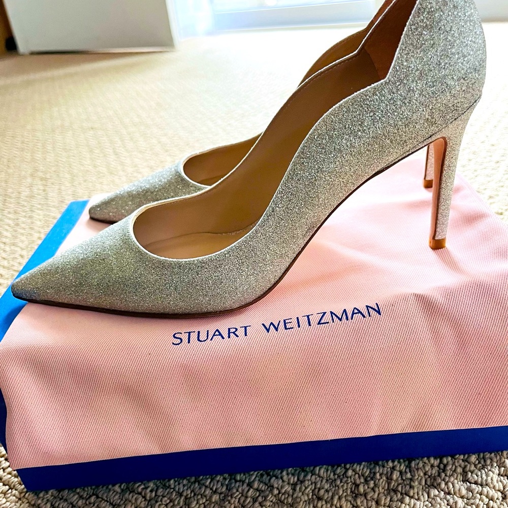 Stuart Weitzman Scallop Pump - Picture 2 of 5